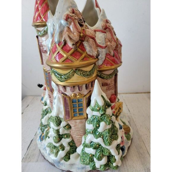 Fitz Floyd North Pole Castle reindeer slay centerpiece vase - Picture 9 of 11